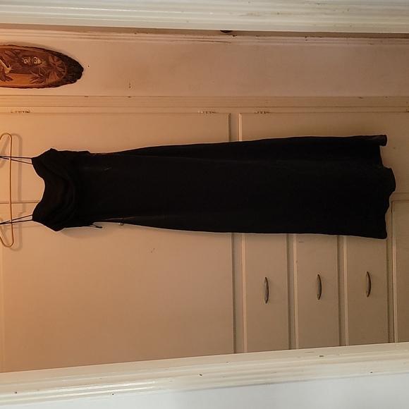 Formal dress - Picture 1 of 3